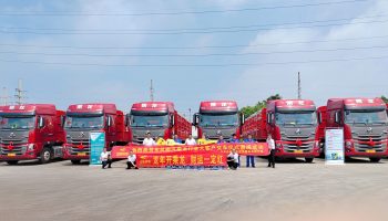 玉柴物流集團(tuán)百色機(jī)電公司15臺東風(fēng)柳汽乘龍牽引車交車儀式圓滿成功