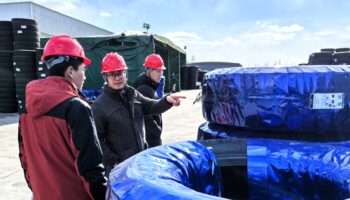 李湘凡一行到玉柴物流集團(tuán)青島天億源調(diào)研輪胎橡膠采銷業(yè)務(wù)