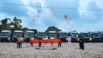 玉柴物流集團玉柴機電玉林公司交付20輛乘龍牽引重載新能源車，助力客戶開啟綠色運輸新篇章